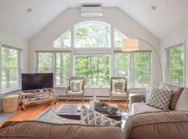 5-Mins to Forest Beach Dog Friendly