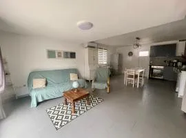 Gite indépendant dans propriété sécurisée avec piscine