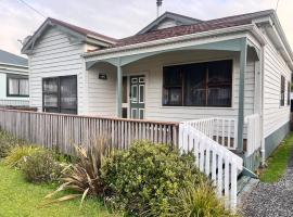 Funski Lodge sleeps 10 Where Adventure Begins, Hotel in Taumarunui