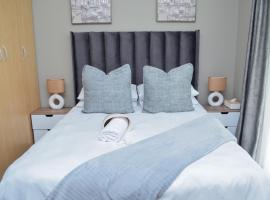 The Prestige Escape Elegant Living at Bains Lodge，布魯芳登的木屋