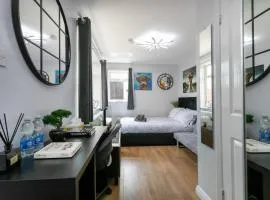 The Ashcroft - Stylish Luxury Studio near Leicester City Centre - Free Parking