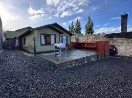 cabaña refugio junto al cerro