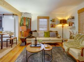 Walk to Dtwn Fayetteville Family Home with Fire Pit, Hotel in Fayetteville