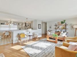 Family Friendly in Quiet Location. Fenced Yard., hotel in The Dell