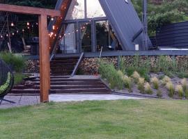 A-frame будинок в м Черкаси з видом на Дніпро та виходом в Лісопаркову зону, hotel in Cherkasy