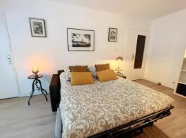 Appartement centre Orsay, hotel sa Orsay