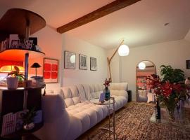 Cosy room in attic flat in the center of Zurich, habitaci&oacute;n en casa particular en Z&uacute;rich