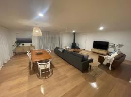 Laurel-Lee ROBE Coastal Stay Long Beach with fire PET friendly 3 bedroom 350 walk to Longbeach, хотел в Роуб