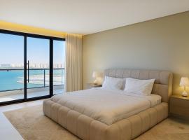 Luxury family with panoramic sea view, hotel in Al Khobar
