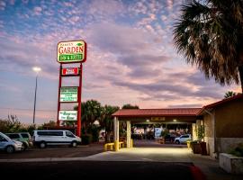 Family Garden Inn & Suites, hotel cerca de Aeropuerto internacional de Quetzalc&oacute;atl - NLD, Laredo