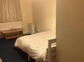 Charming Garden Guest House in Hayes & Harlington