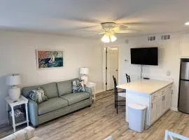 Tropical Isle 209 w Convenient Beach Access