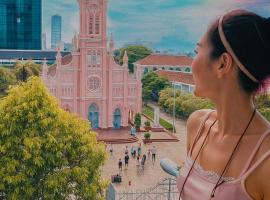 ORANGE Hotel - near Dragon Bridge & the Cathedral, in the Heart of the City, Warm as Home, designov&yacute; hotel v destinaci Danang