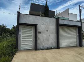 Casa espaçosa em Meaipe, hotel i Guarapari