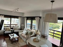 Departamento San Sebastian 2 a una cuadra del mar, viešbutis mieste Pinamaras