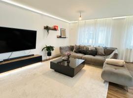 Luxuriöse & stilvolle Wohnung mit Spa-Bad, Home-Office & Fitnessbereich, hotel in Jockgrim