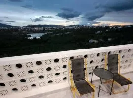 Bee Home Di Linh 45A Nguyễn Trung Trực Lầu 2 - view hồ