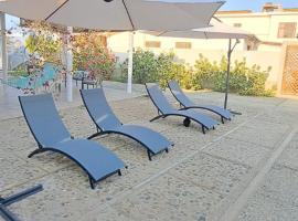 Residencia playa Punta Veleros, hotel v destinaci Los Órganos