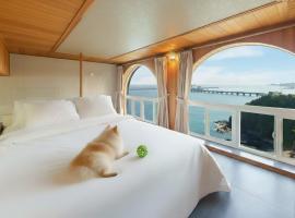 Samcheok Peacehousing Spa Pet Pension, hotel in Samcheok