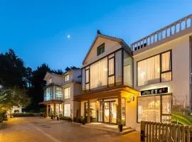 The Tea & Bamboo Retreat A serene homestay offering complimentary bamboo weaving workshops and tea tasting experiences.