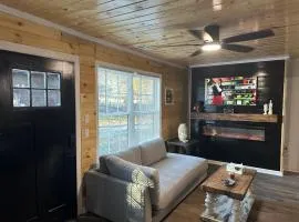 Outdoor Living - Hut Tub - Breakfast - Attractions