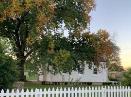 The Ol' Sunday School, hotel en Ross