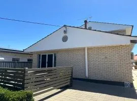 80 Tarcutta St