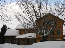 Meadow House Backcountry Residency, hotel in Waterbury