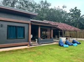 Your Red Earth Homestay Private Romance, ξενοδοχείο στο Κράμπι