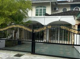 Double Storey Terrace House, hotel di Perai
