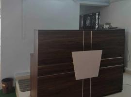 Hotel O by OYO RVS SQUARE, hotel v destinaci Maula Ali