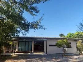 Little Tree Hut Bangkachao