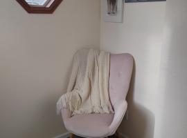 비스마르크에 위치한 호텔 5 blocks from the hospital!