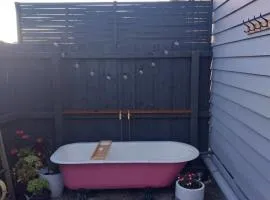 Lavender Cottage - Cute, Cosy & Pet Friendly