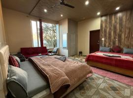 Hotel Sunrise Inn & Restaurant, Kanatal, hotel in Chamba