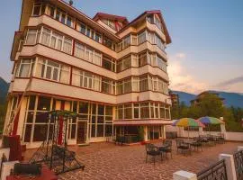 Hotel Out Town Manali # Near Mall Road # Parking # Lift # Open Terrace # Cafe