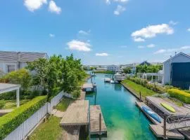 Island lifestyle on the water