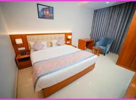 BALCONY ROOMS - PRIME LOCATION - Near Swargadwar Sea Beach - Bengali market -HOTEL D- PALACE- PURI - Lift-Parking - Restaurant - Best Hotel In Puri