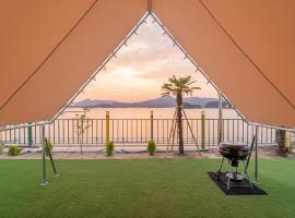 Goseong Bluebeach Pension&Glamping, hotell i Goseong