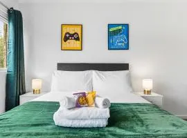 Cosy 3-Bed Home near Birchwood Business Park by Traboule Properties LTD