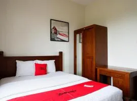 RedDoorz at Solo Baru