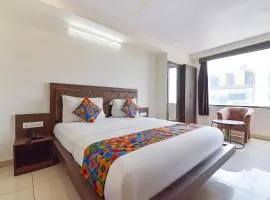 FabHotel The Grand Manmuralidhar - Hawa mahal 3 km, Chandpol metro station
