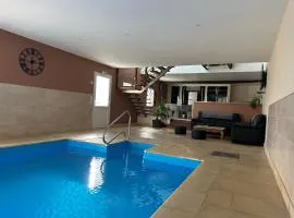Gîte avec piscine d'intérieure