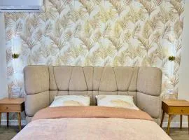 Designer Lux with Balkon