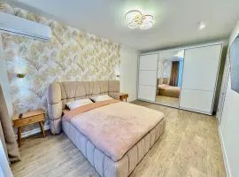 Designer Lux with Balkon