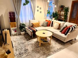 Hearty 1800 Wooden House Near Old Town, hotel di Porvoo