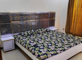 Bahria Town Karachi GuestHouse，位于卡拉奇的乡村别墅