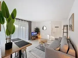 Studio Moderne avec jardin et garage