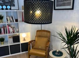 Appartement centre Orsay, hotel i Orsay