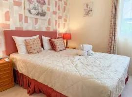 Elegant 2-Bedroom Vilamoura Retreat with Pool & Golf Nearby - 15 Percent Off